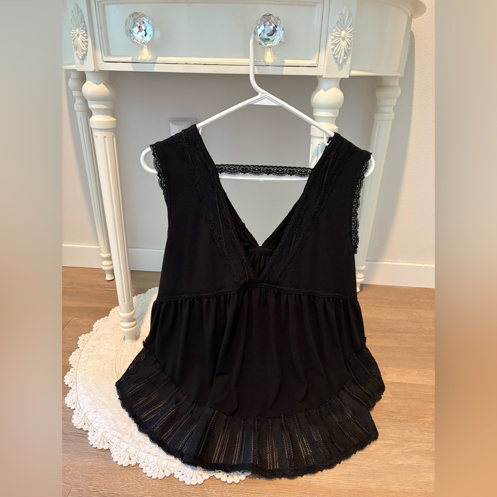 🌺 POL Ruffle Trim Top/Cami - Picture 2 of 3